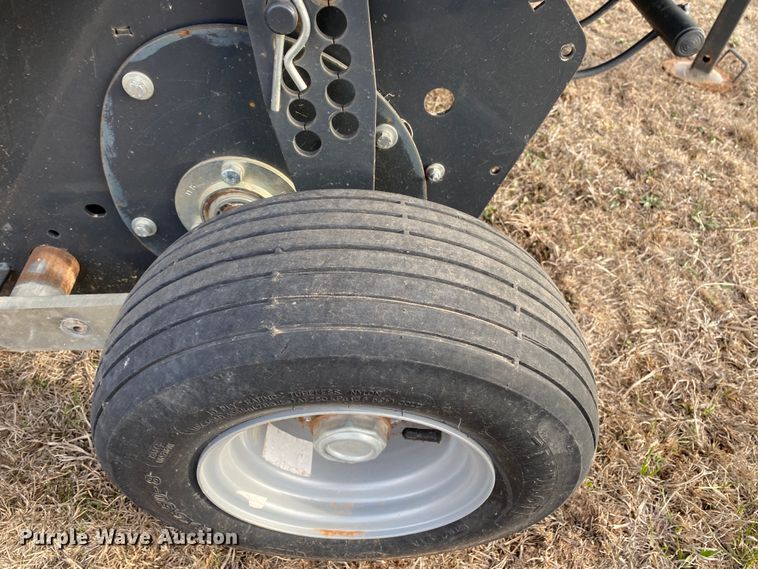 image for item DL7096 2015 Kubota BV4160 round baler