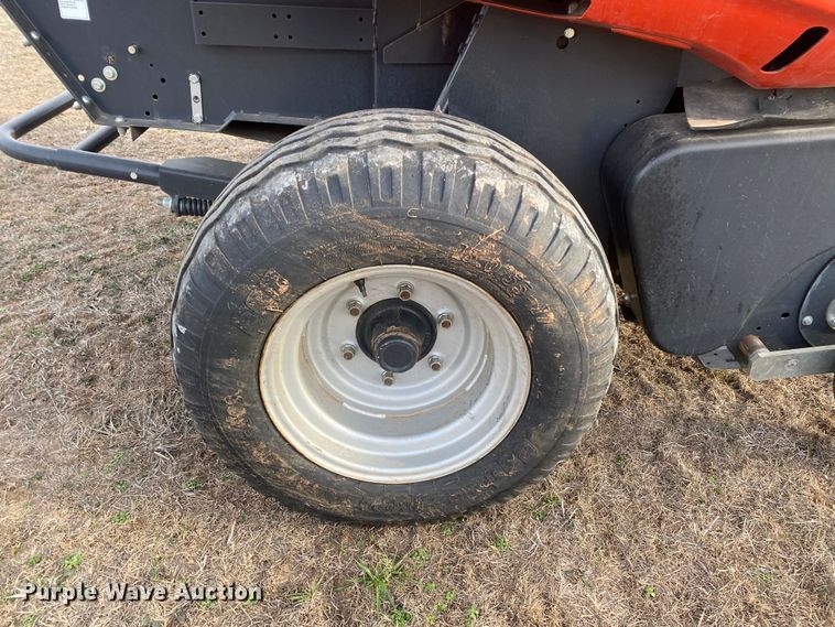 image for item DL7096 2015 Kubota BV4160 round baler