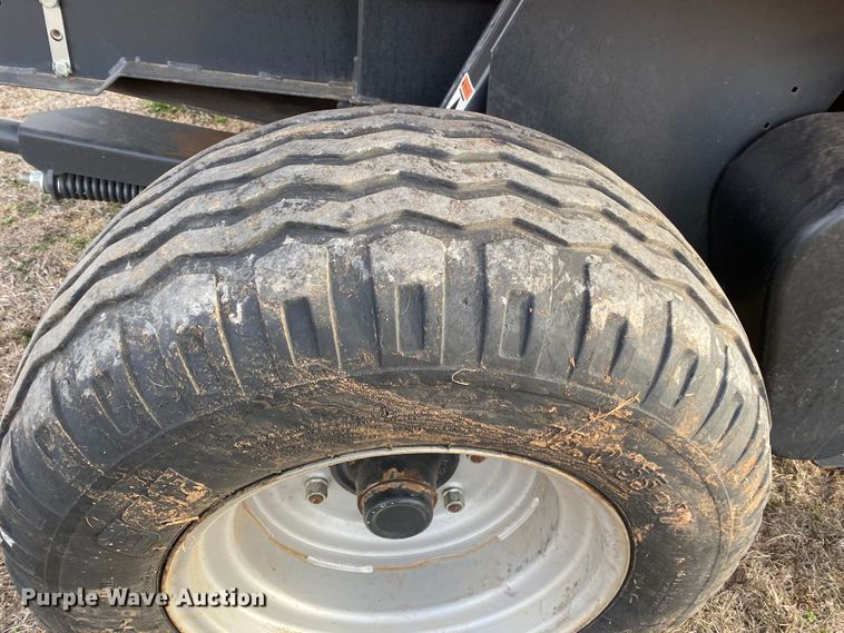 image for item DL7096 2015 Kubota BV4160 round baler