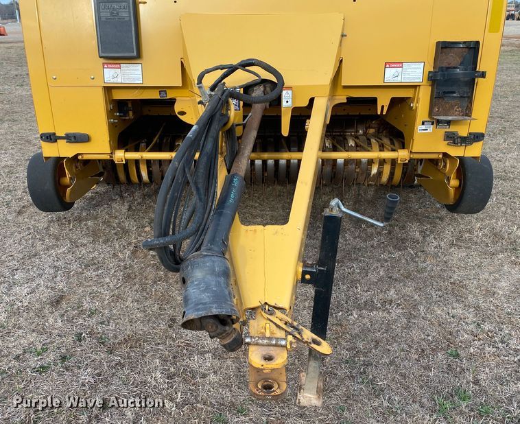 image for item DL7097 2019 Vermeer 605N round baler