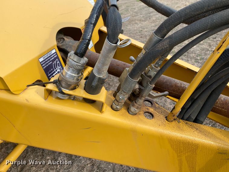 image for item DL7097 2019 Vermeer 605N round baler