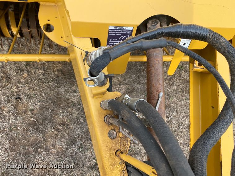 image for item DL7097 2019 Vermeer 605N round baler