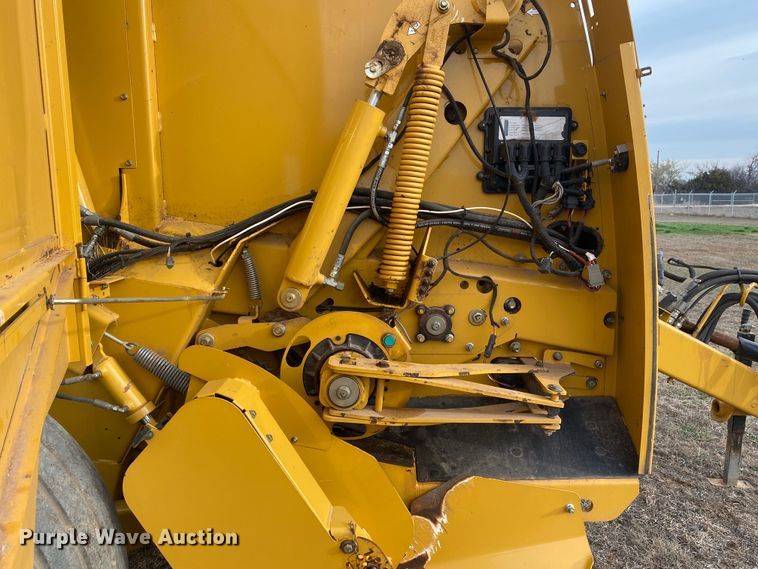 image for item DL7097 2019 Vermeer 605N round baler
