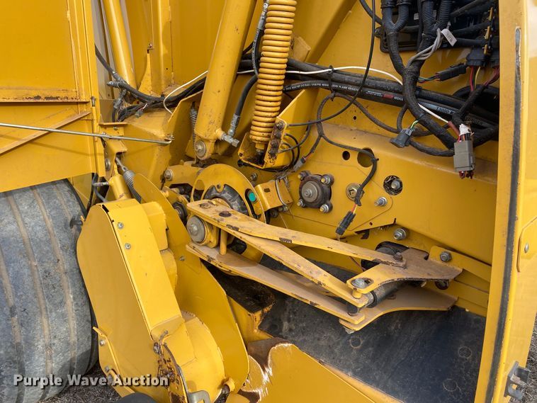 image for item DL7097 2019 Vermeer 605N round baler