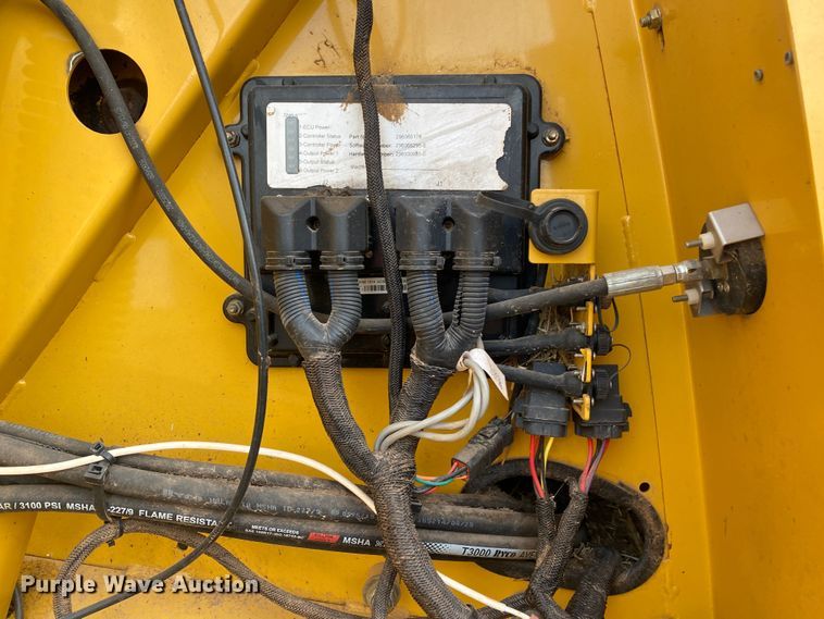 image for item DL7097 2019 Vermeer 605N round baler