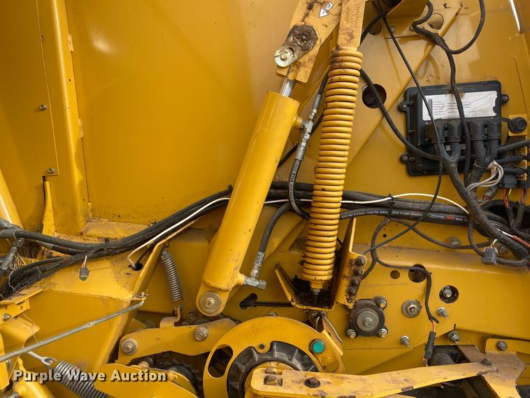 image for item DL7097 2019 Vermeer 605N round baler