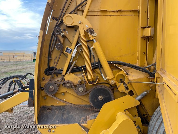 image for item DL7097 2019 Vermeer 605N round baler