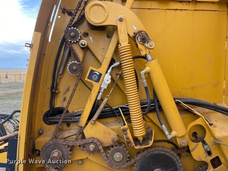 image for item DL7097 2019 Vermeer 605N round baler