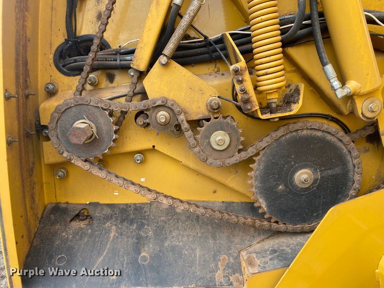 image for item DL7097 2019 Vermeer 605N round baler