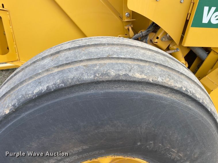 image for item DL7097 2019 Vermeer 605N round baler