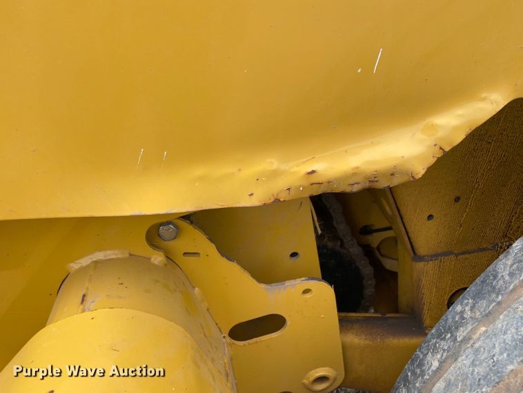 image for item DL7097 2019 Vermeer 605N round baler