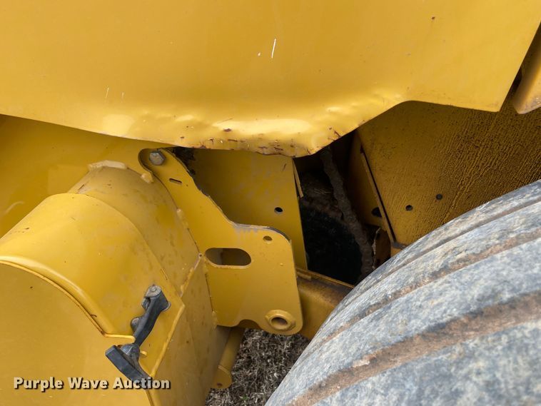 image for item DL7097 2019 Vermeer 605N round baler