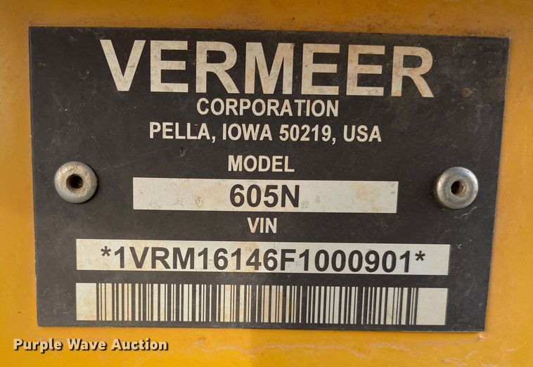 image for item DL7097 2019 Vermeer 605N round baler