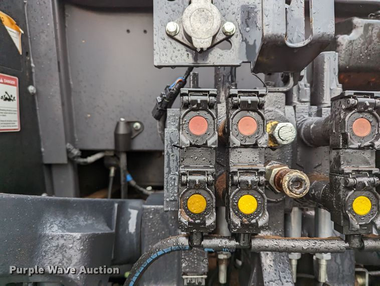 image for item LF9719 2014 McCormick TTX230  MFWD tractor