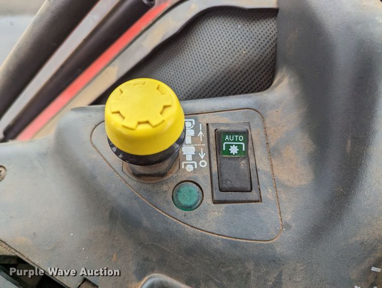 image for item LF9719 2014 McCormick TTX230  MFWD tractor