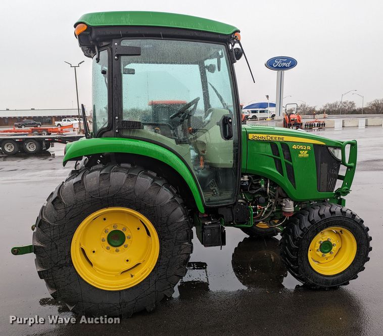 image for item LF9720 2018 John Deere 4052R  MFWD tractor