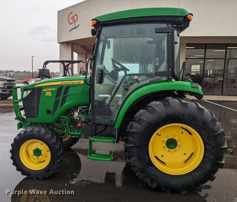 image for item LF9720 2018 John Deere 4052R  MFWD tractor
