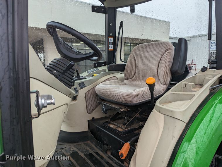 image for item LF9720 2018 John Deere 4052R  MFWD tractor