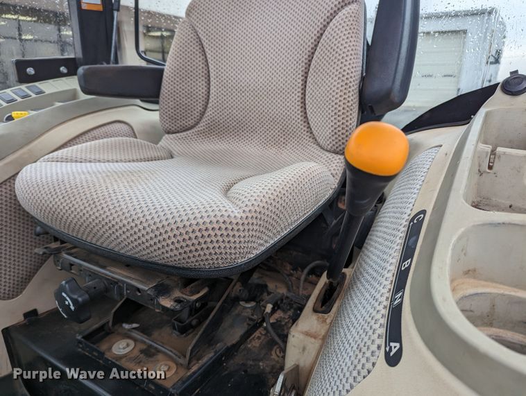 image for item LF9720 2018 John Deere 4052R  MFWD tractor