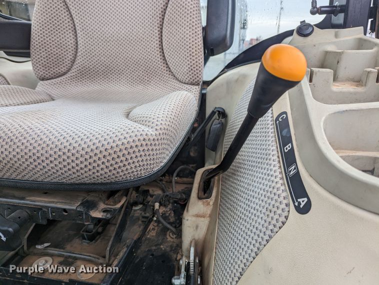 image for item LF9720 2018 John Deere 4052R  MFWD tractor