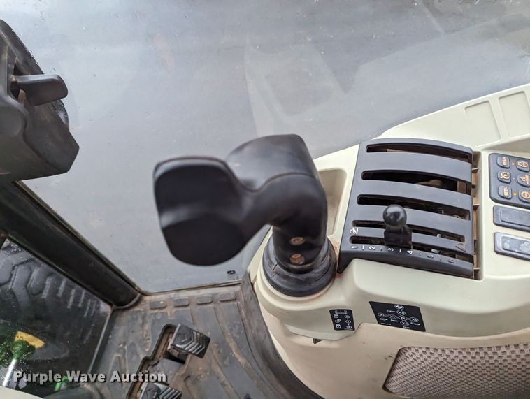 image for item LF9720 2018 John Deere 4052R  MFWD tractor