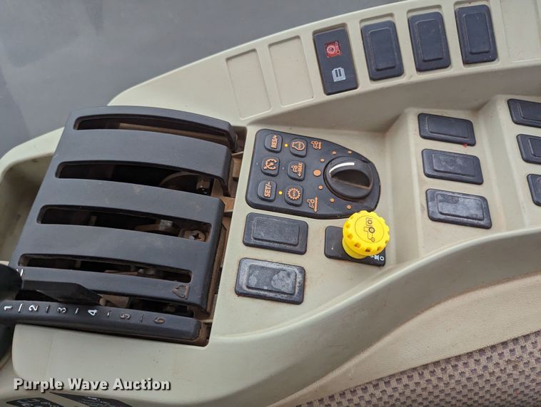 image for item LF9720 2018 John Deere 4052R  MFWD tractor