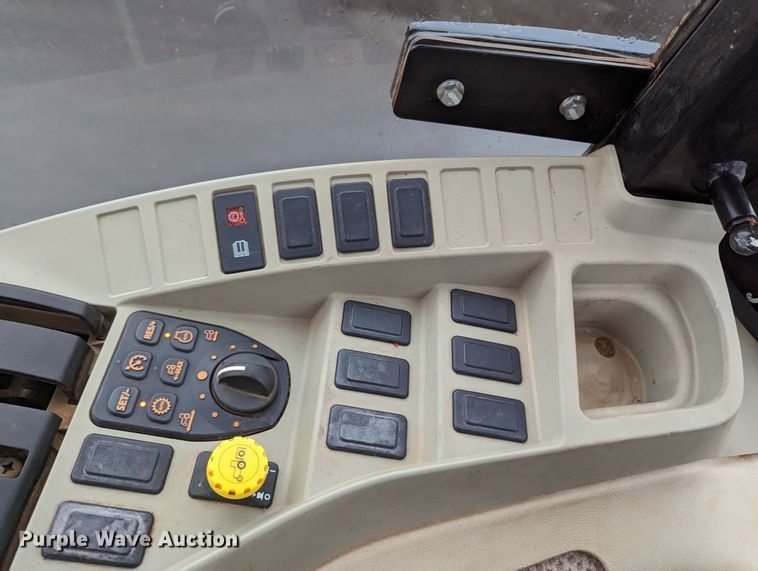 image for item LF9720 2018 John Deere 4052R  MFWD tractor