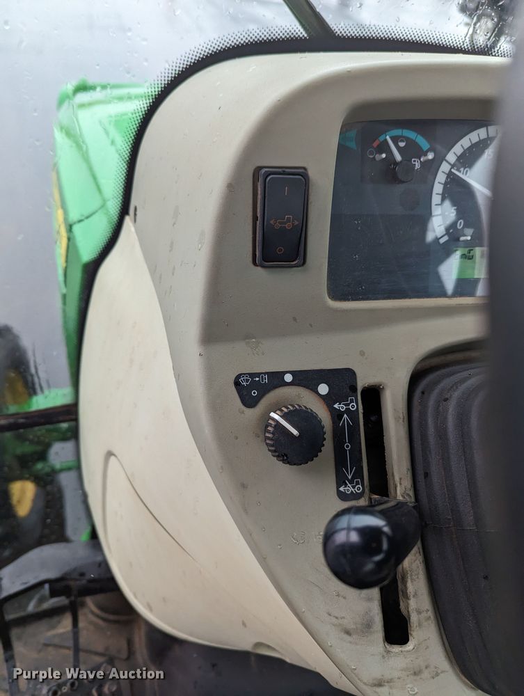 image for item LF9720 2018 John Deere 4052R  MFWD tractor