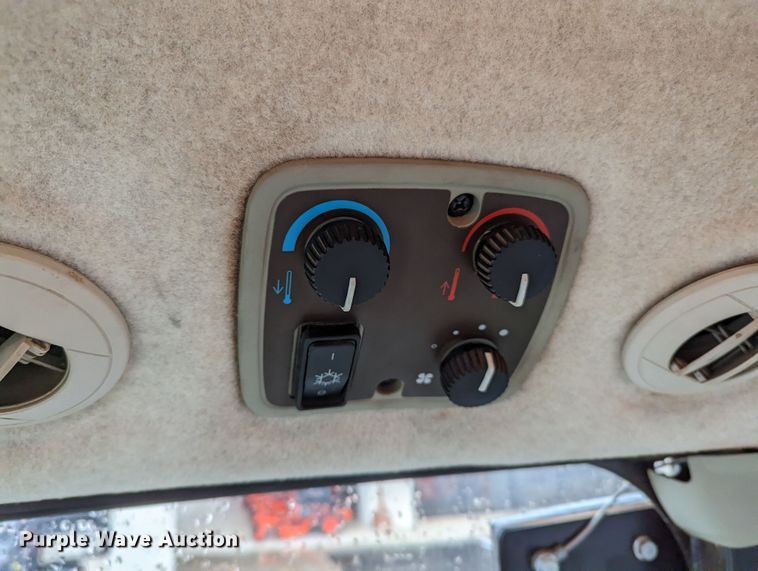 image for item LF9720 2018 John Deere 4052R  MFWD tractor