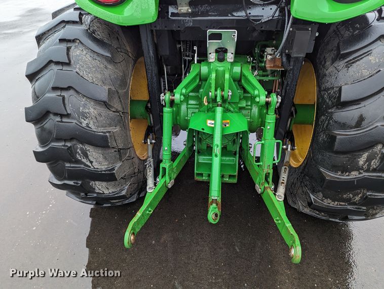 image for item LF9720 2018 John Deere 4052R  MFWD tractor