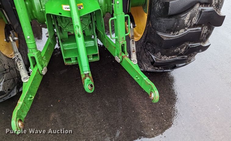 image for item LF9720 2018 John Deere 4052R  MFWD tractor