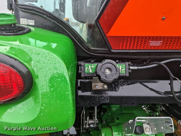 image for item LF9720 2018 John Deere 4052R  MFWD tractor