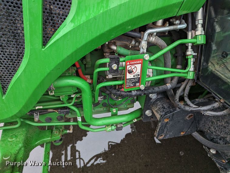 image for item LF9720 2018 John Deere 4052R  MFWD tractor