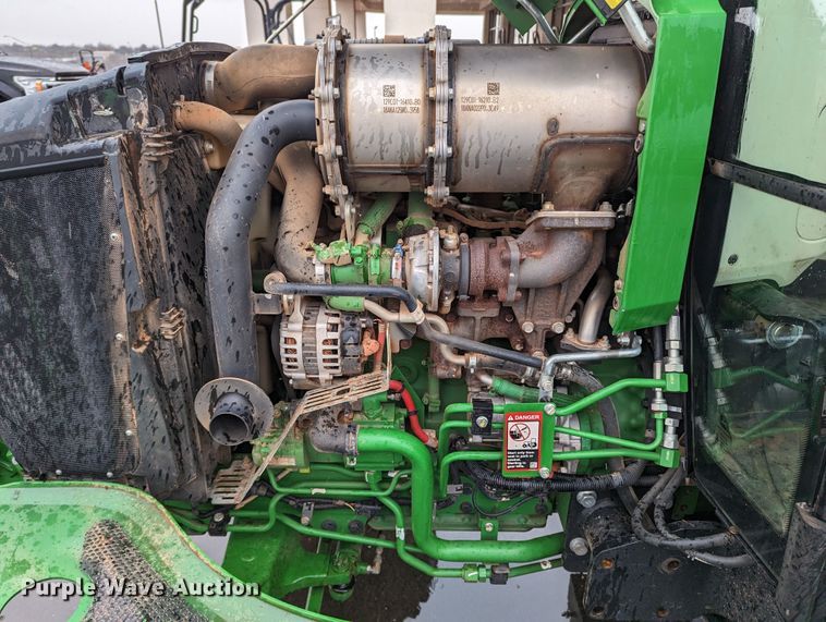 image for item LF9720 2018 John Deere 4052R  MFWD tractor