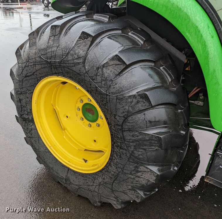 image for item LF9720 2018 John Deere 4052R  MFWD tractor