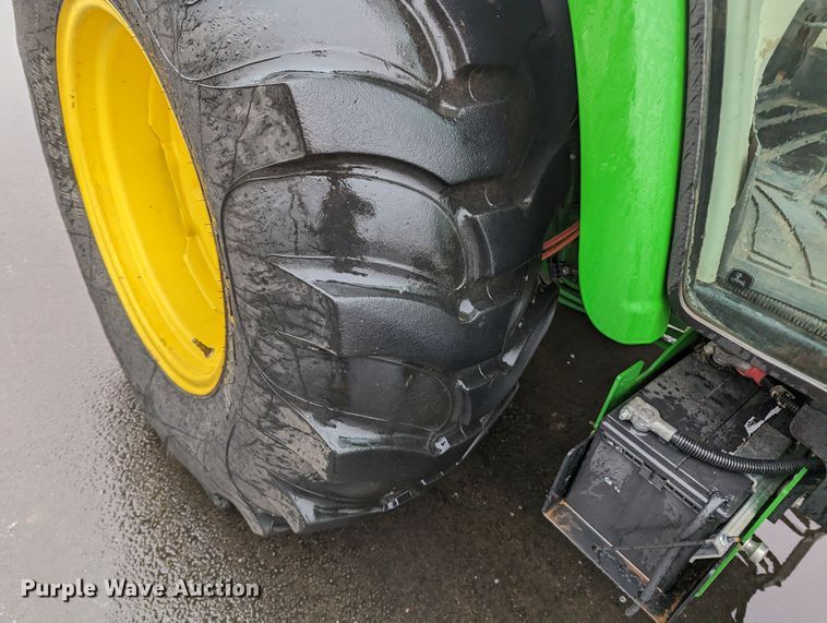 image for item LF9720 2018 John Deere 4052R  MFWD tractor