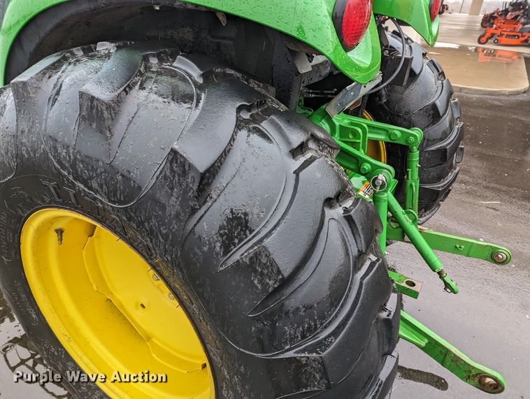 image for item LF9720 2018 John Deere 4052R  MFWD tractor