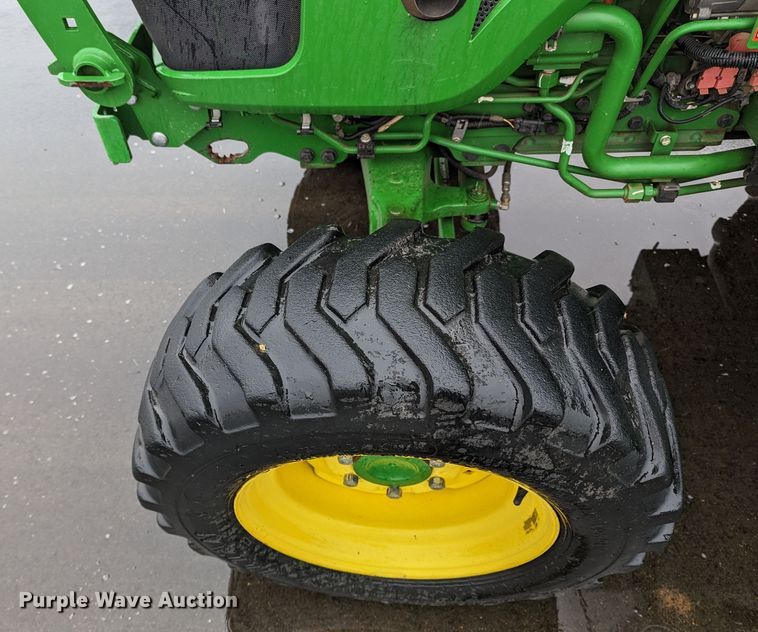 image for item LF9720 2018 John Deere 4052R  MFWD tractor
