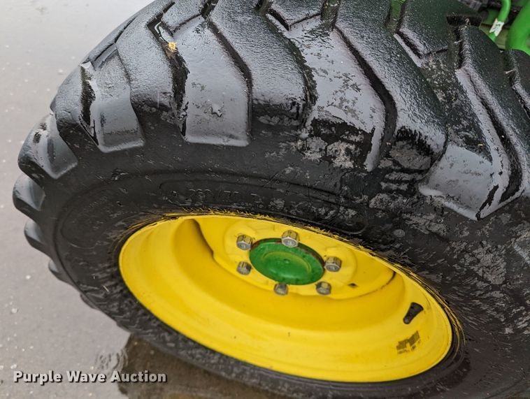 image for item LF9720 2018 John Deere 4052R  MFWD tractor