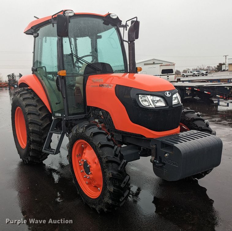 image for item LF9722 2021 Kubota M6060D  MFWD tractor