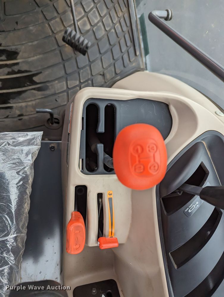 image for item LF9722 2021 Kubota M6060D  MFWD tractor