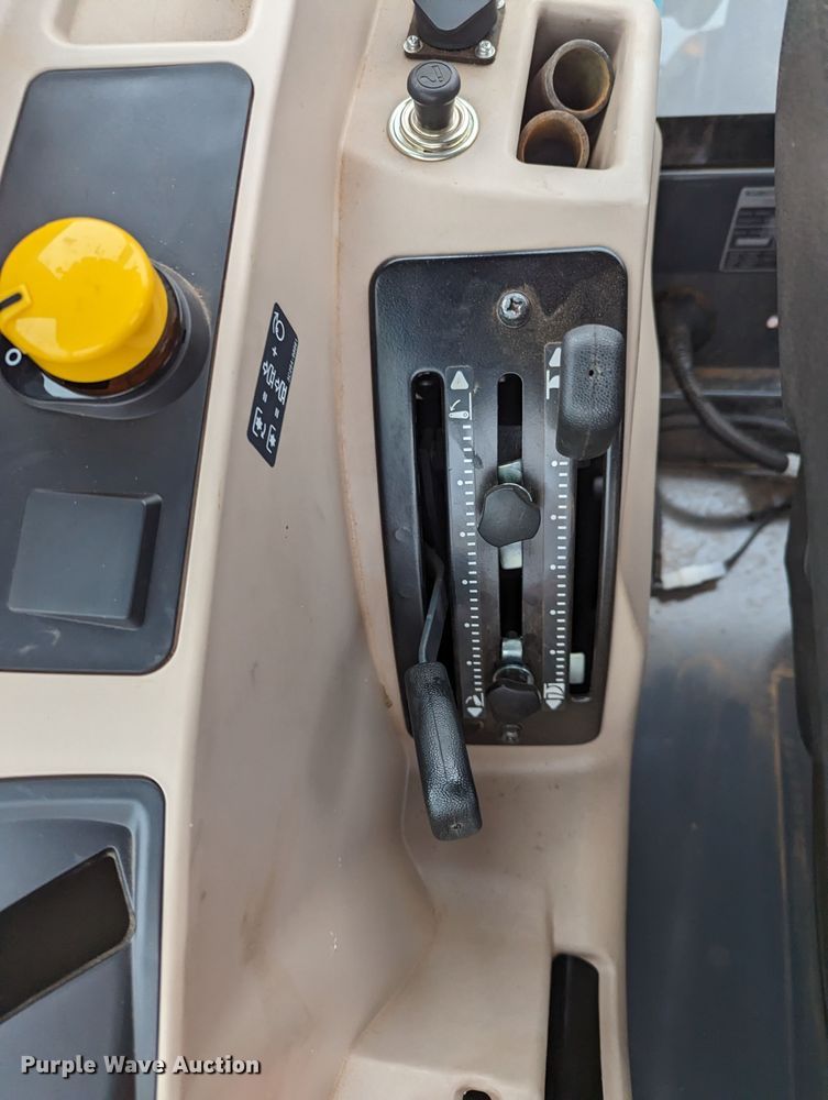 image for item LF9722 2021 Kubota M6060D  MFWD tractor