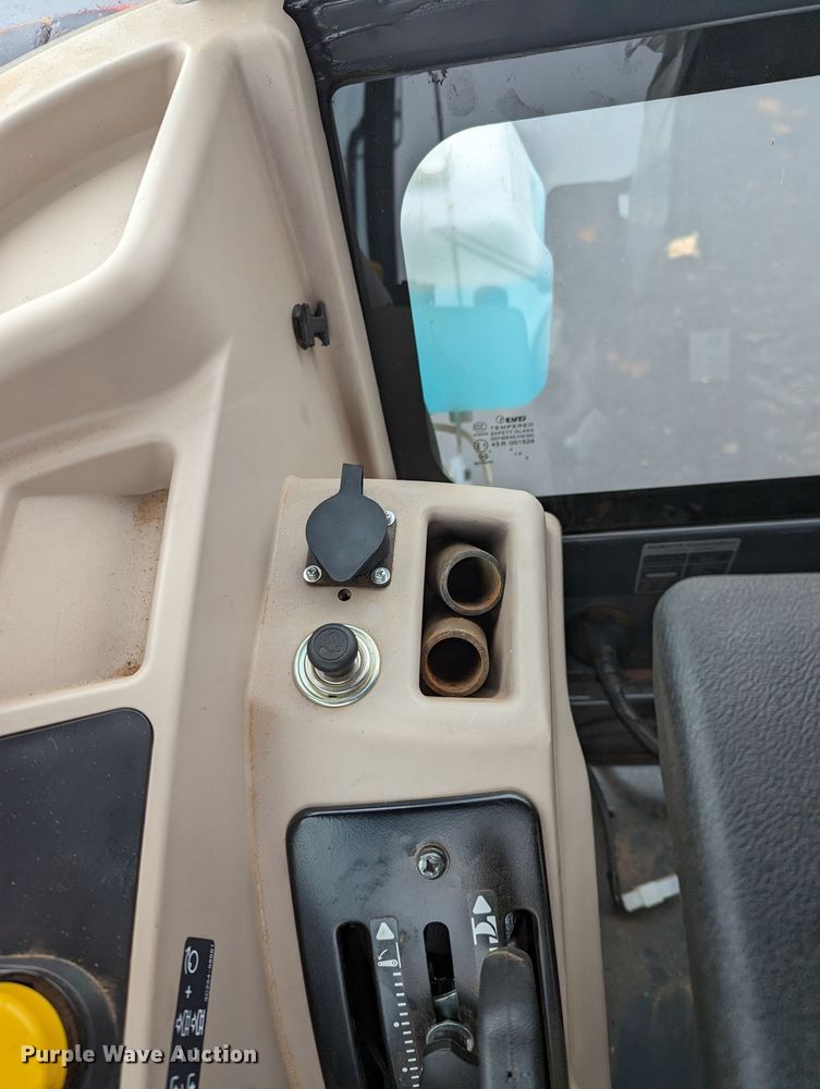 image for item LF9722 2021 Kubota M6060D  MFWD tractor