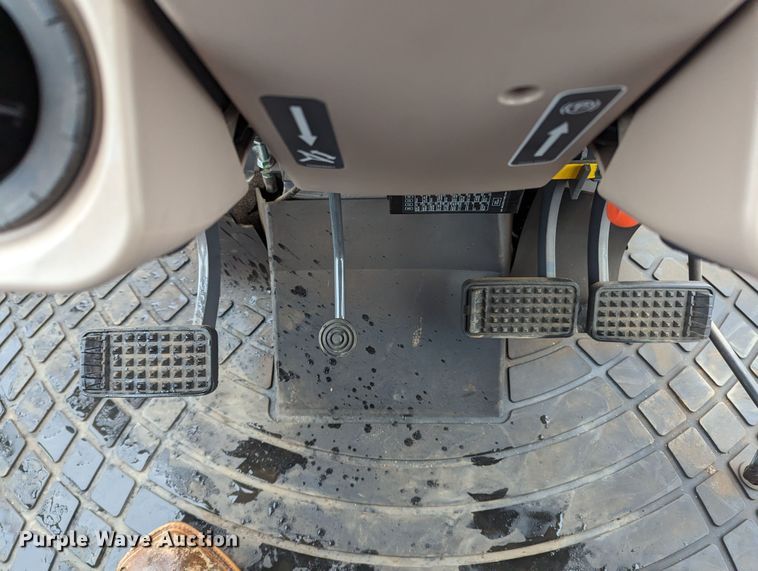 image for item LF9722 2021 Kubota M6060D  MFWD tractor