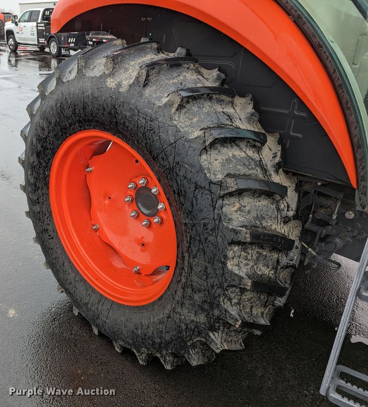 image for item LF9722 2021 Kubota M6060D  MFWD tractor