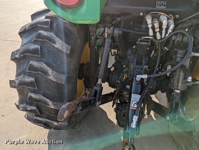 image for item LF9753 John Deere 4520  MFWD tractor