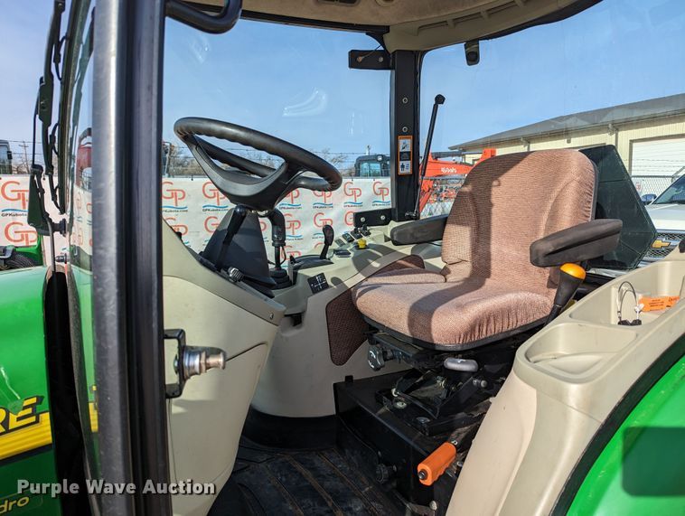 image for item LF9753 John Deere 4520  MFWD tractor