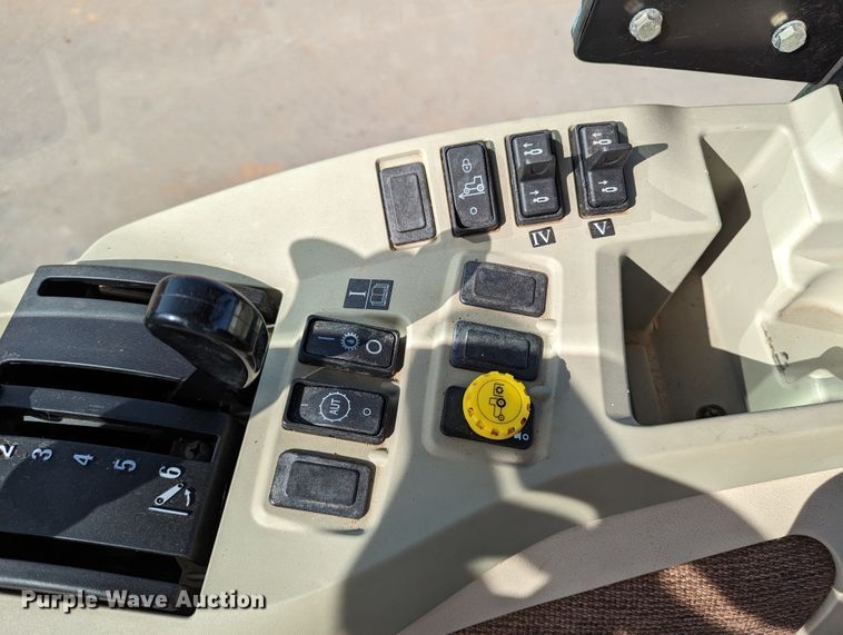 image for item LF9753 John Deere 4520  MFWD tractor