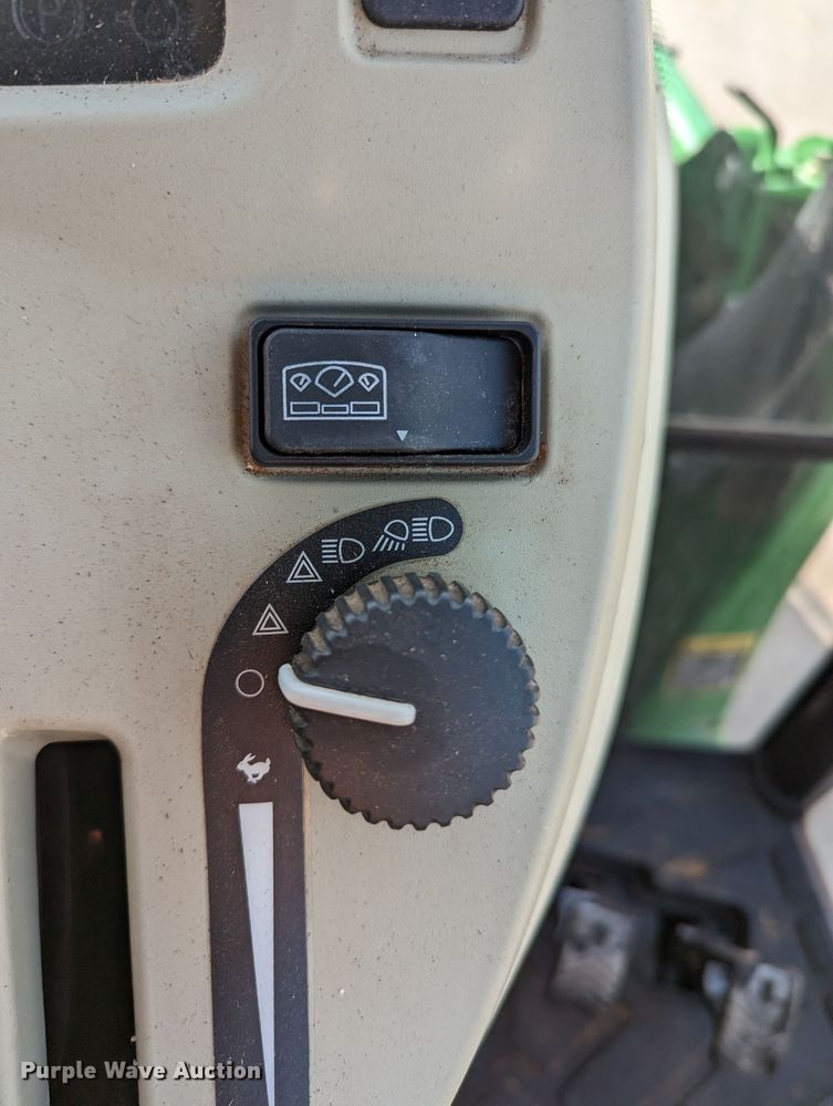 image for item LF9753 John Deere 4520  MFWD tractor