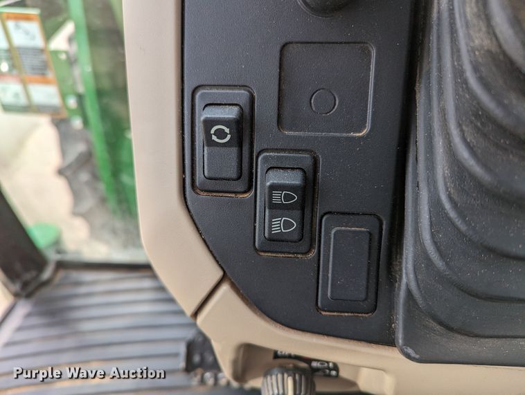 image for item LF9754 2014 John Deere 5058E  MFWD tractor